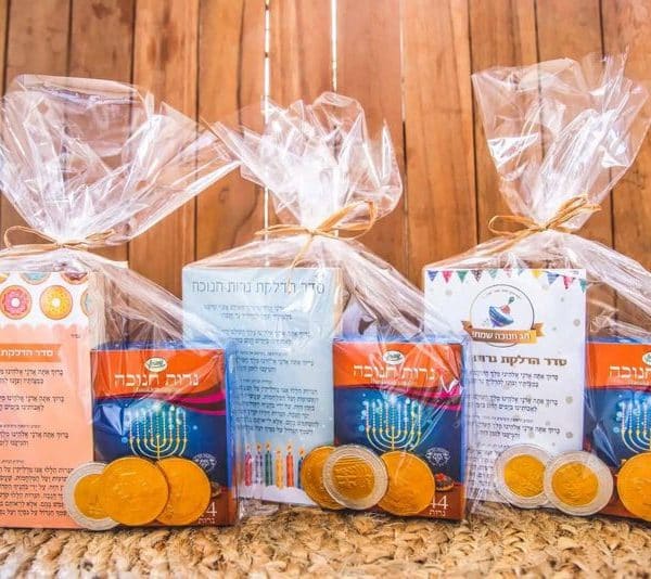 מארז חנוכה – "הנרות הללו" – 5 עיצובים לבחירה